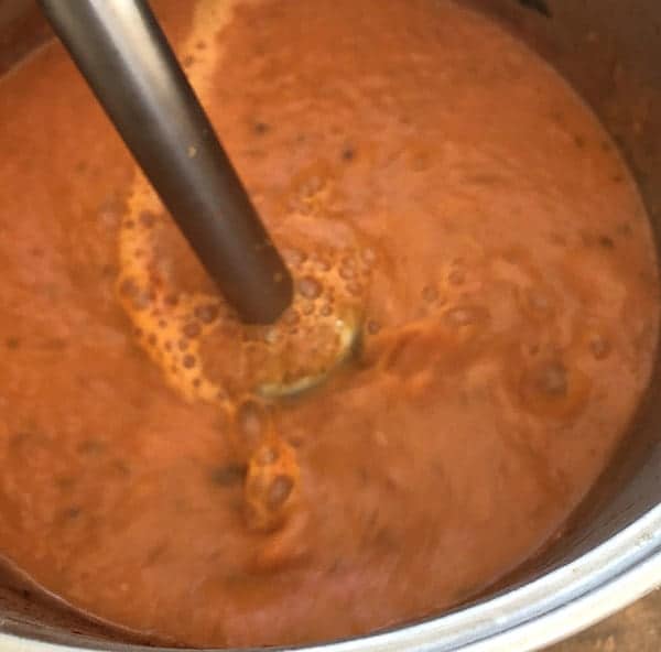 pureeing tomato soup