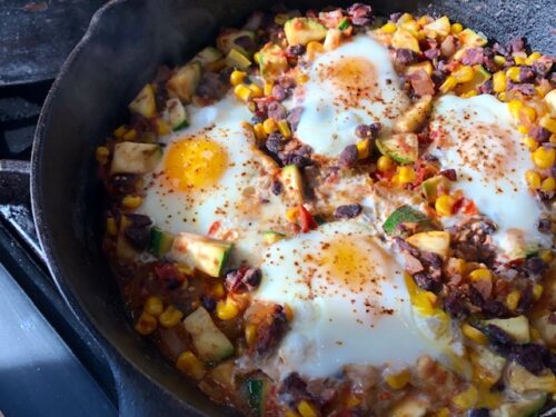 https://bonicellicookingclub.com/wp-content/uploads/2020/10/Mexican-Skillet-Black-Bean-Hash-with-Eggs-500x375.jpg